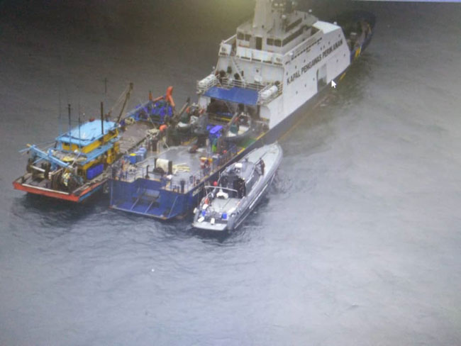 霹雳海事执法局接获投报，指我国一艘渔船遭到印尼渔业监督渔船拦截。