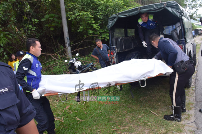 警方将死者遗体送往中央医院太平间进行解剖，了解死因。