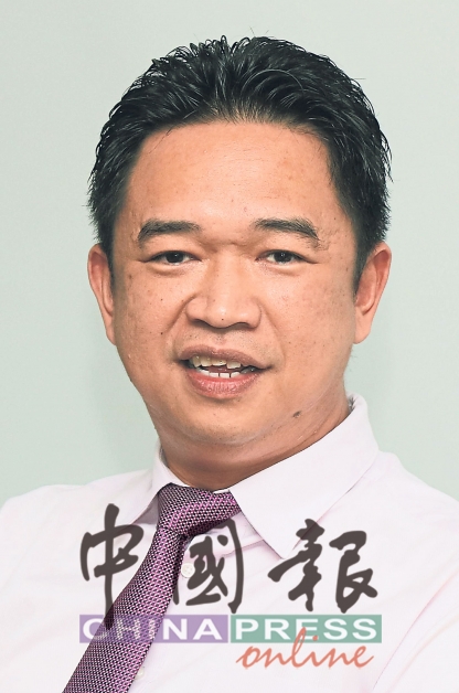 张聒翔：民选村长有自主权组成村委班底。