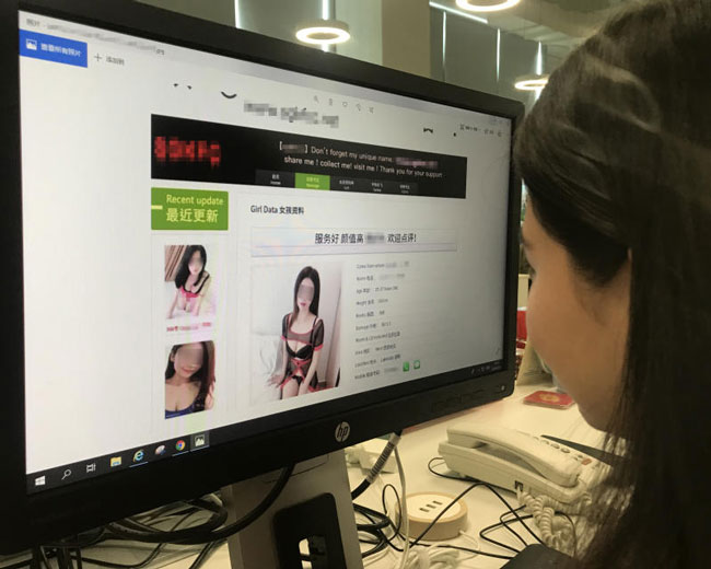 女郎在网上宣传色情服务。