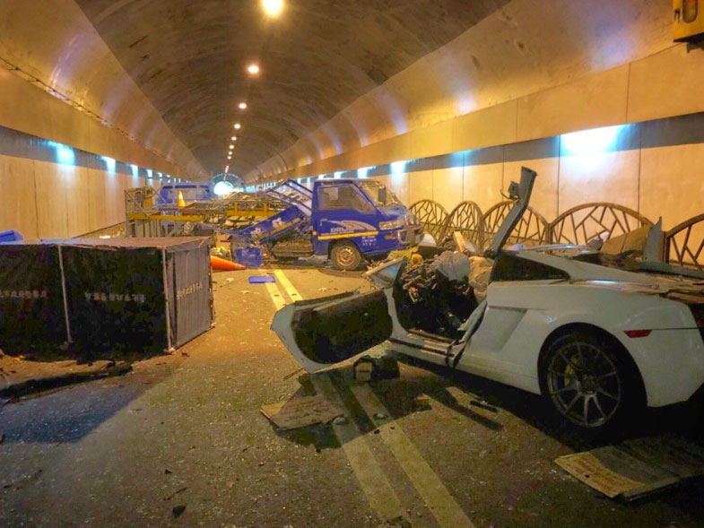 自强隧道严重车祸。
