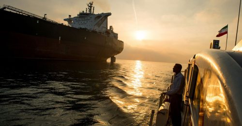 油轮阿曼海遇袭爆炸 国际油价急升逾4%