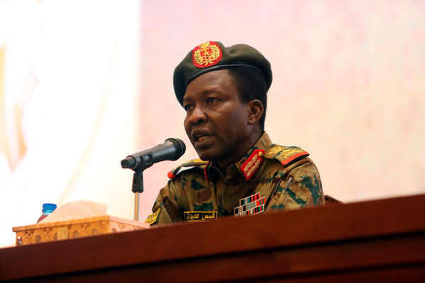 苏丹军委会坦承用武力镇压。