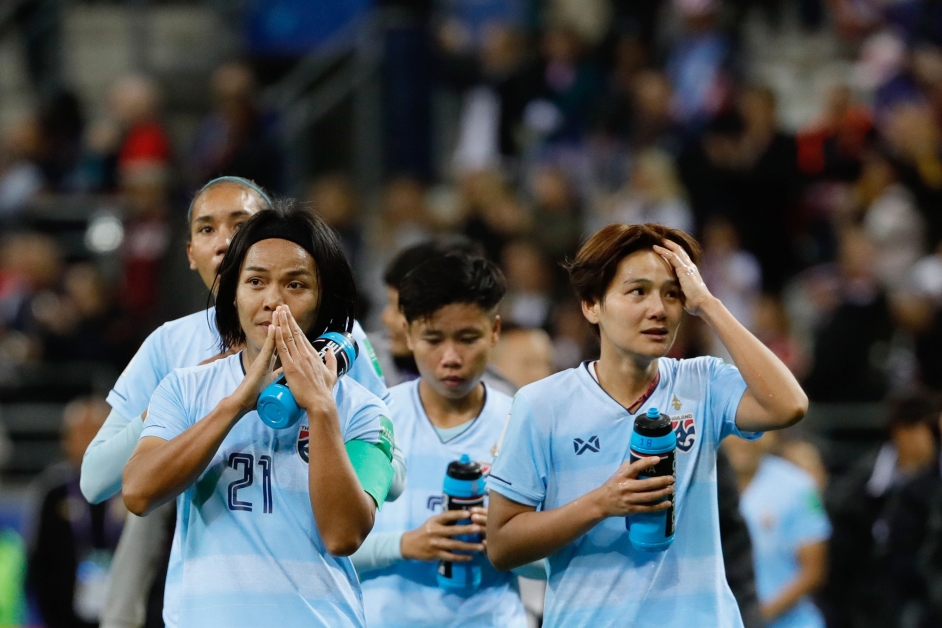 部分泰国球员赛后泪洒当场。（法新社）