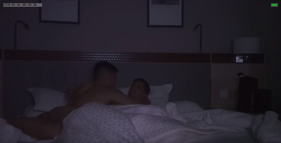 “男男性爱短片”惊传第三波视频，两男床上赤身相拥。