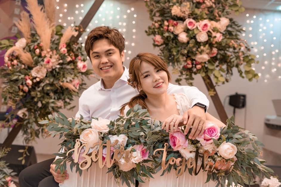 凌加峻与陈珂冰选在6月22日完成结婚注册手续。