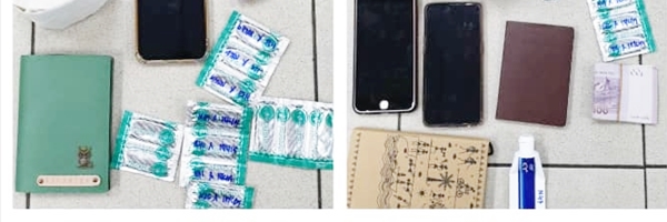警方起获手机、避孕套、润滑液、记录簿及现金。