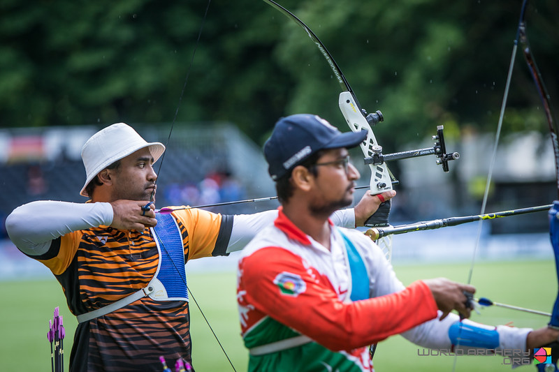 凯鲁安努亚（左）在半决赛击败孟加拉选手鲁曼沙纳，取得决赛权并保证了东京奥运一席地。（WORLDARCHERY.ORG网站照片）