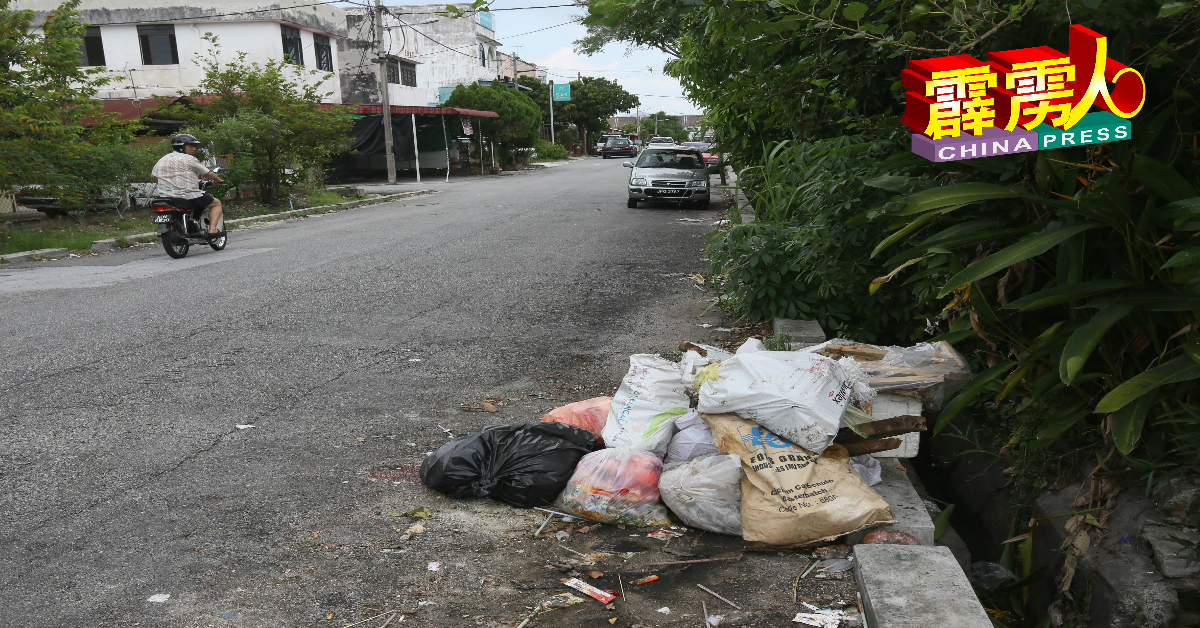村内路旁非法垃圾问题有待改善，也是村委会认为较棘手的问题，相信会透过教育及其他方式量改善。

