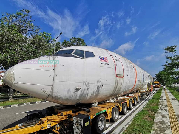 目前飞机已运抵吉星国际学校，但还未开始组装。