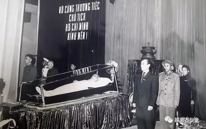 胡志明遗体葬礼。