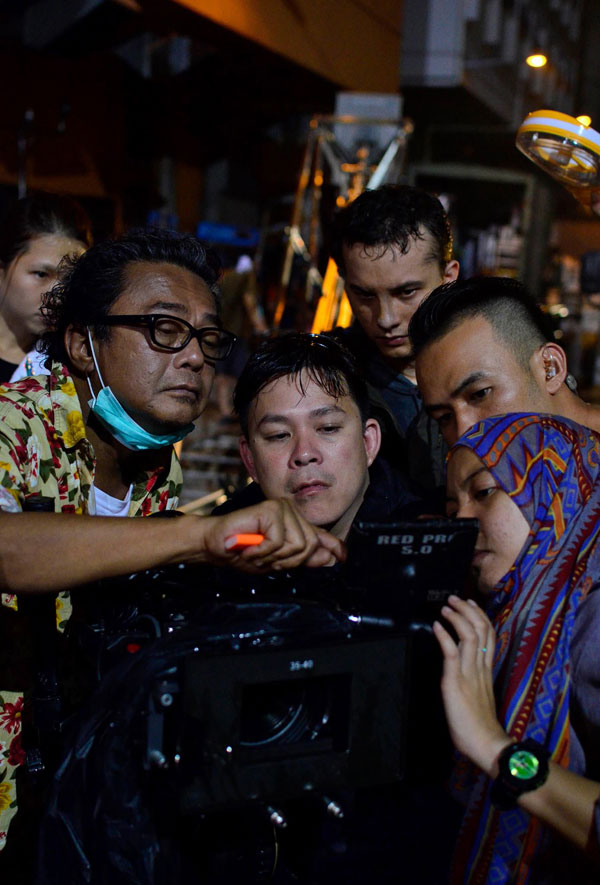 华裔摄影师詹伟明（中）曾凭着戴恩沙溢（左）的电影《Interchange》，夺得《第29届马来西亚电影节》最佳摄影奖。