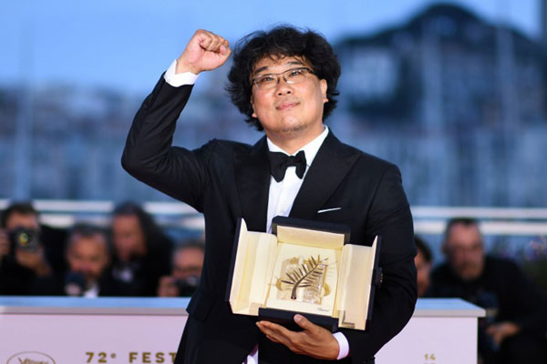 奉俊昊凭《寄生虫》勇夺最佳影片金棕榈奖。