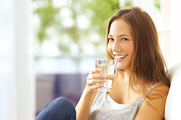 饮用健康和干净的水对人体的体魄和抵抗力都有决定性的作用。