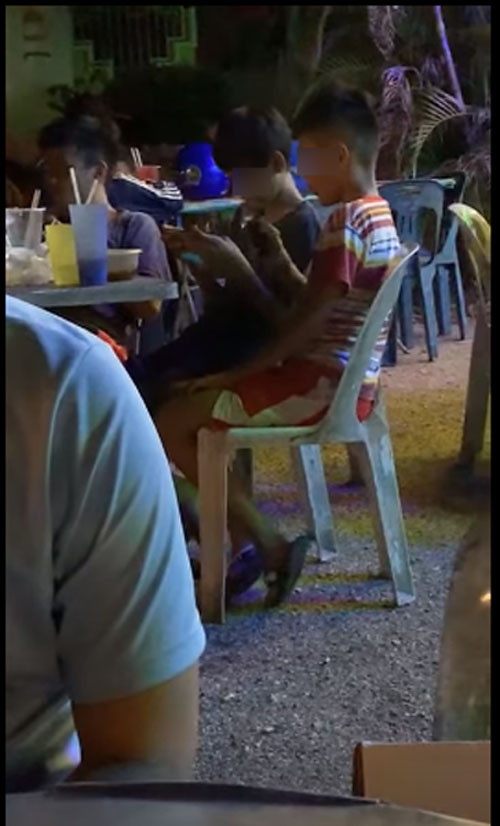 社交媒体流传，有一名孩童在抽电子烟的视频，过程中没有家长阻止。