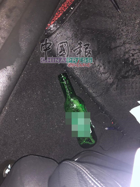 车座下方，被发现一个空的啤酒瓶。