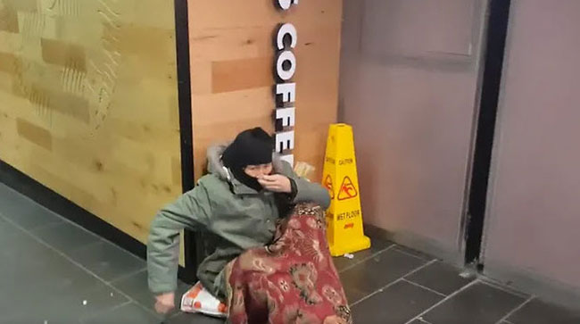 墨尔本街头的中国人“职业乞丐”。