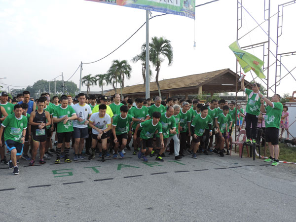 约500名民众响应参与南华义跑，为年底的大型筹款活动热身。
