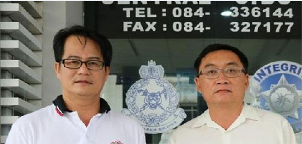 陈泳境（右）在叶海量陪同下向诗巫警局报案。