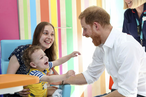 哈里王子7月25日到访谢菲尔德儿童医院。（美联社）