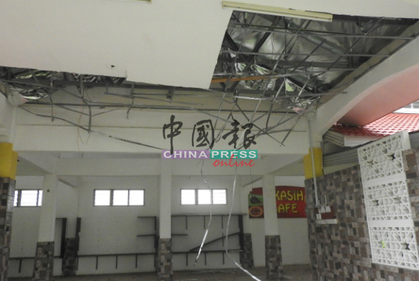 建筑天花板及顶部的结构严重遭破坏。