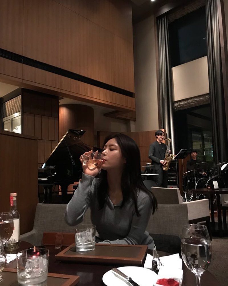 韩智星社交网上最后一张照片，是在4月时，和朋友在酒店聚餐。