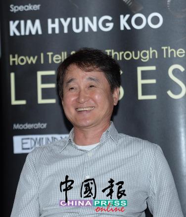 韩国电影摄影师金炯求来马出席《透过镜头细说故事》座谈会。