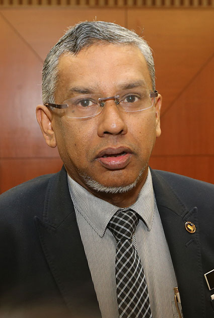 首相署副部长莫哈末哈尼峇