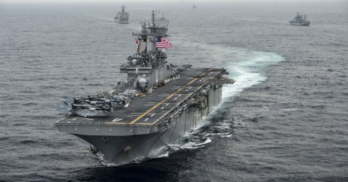 特朗普：飞得非常靠近 美军舰摧毁伊朗无人机