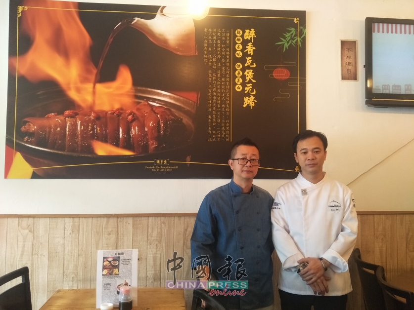 拥有一间分行的“猪多宝”开业四年，餐厅老板俞国良（左）负责店面营运，叶玟隆（右）则负责餐厅食物的品质监控。