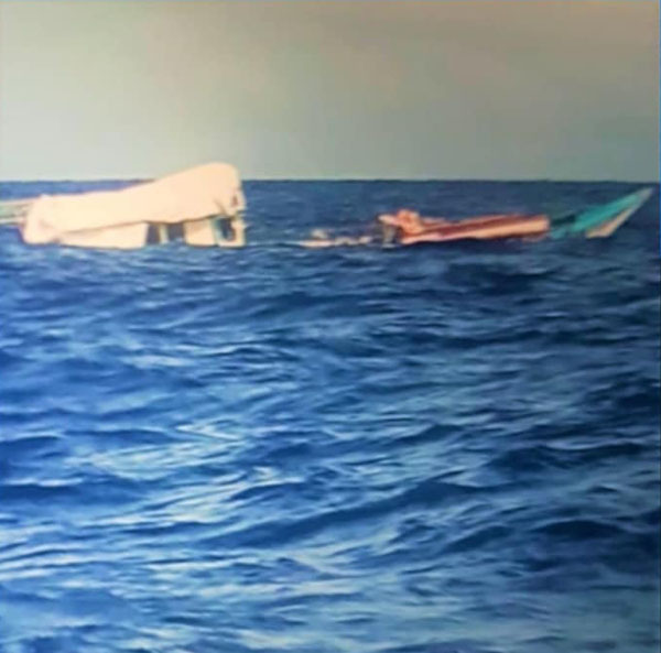 菲律宾渔船在勒道滩遭撞沉。