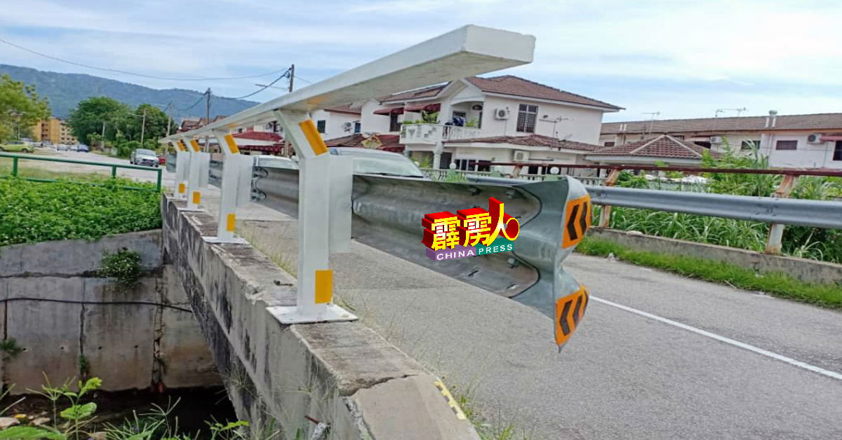 为了村民的安全，地方政府已在大沟渠的桥上加上防撞栏及反光板。