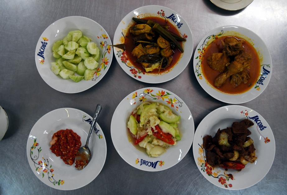 元首伉俪吃得很简单，因此王宫每天准备的御膳，皆是马来传统食物。