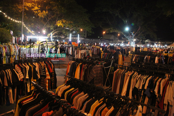 马六甲复古市集每周五至周日在汉都亚再也城市转型中心进行。
