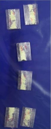 警方在现场起获数包疑是海洛因的毒品。