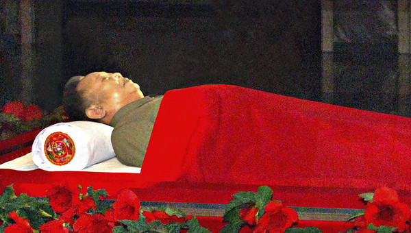 金正日遗体至今还躺在太阳宫展示。