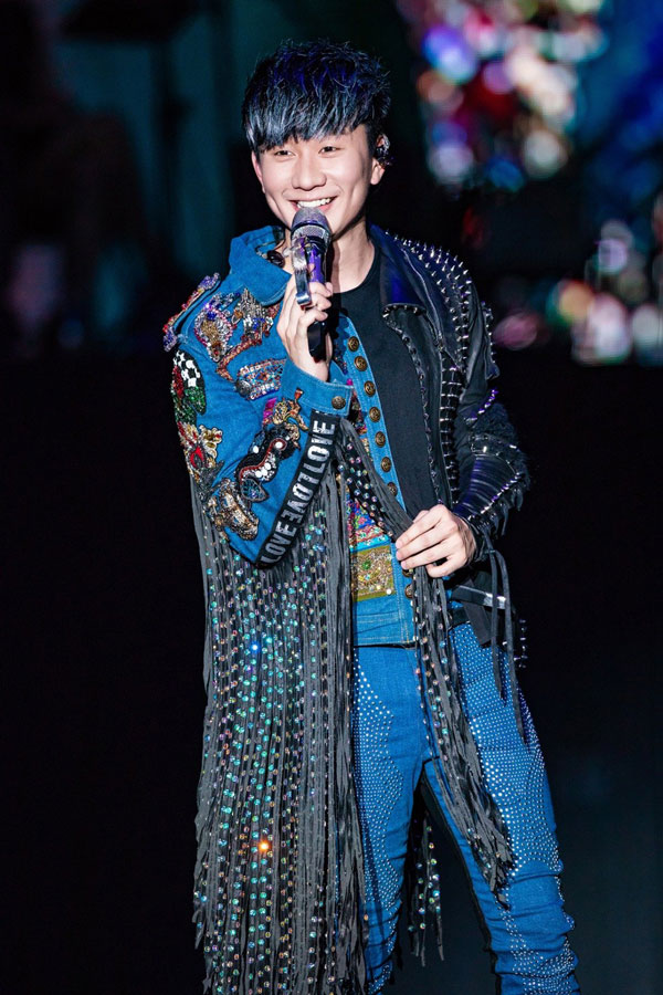 林俊杰在中国襄阳开唱，中途一度呼吸困难。图／JFJ Productions提供