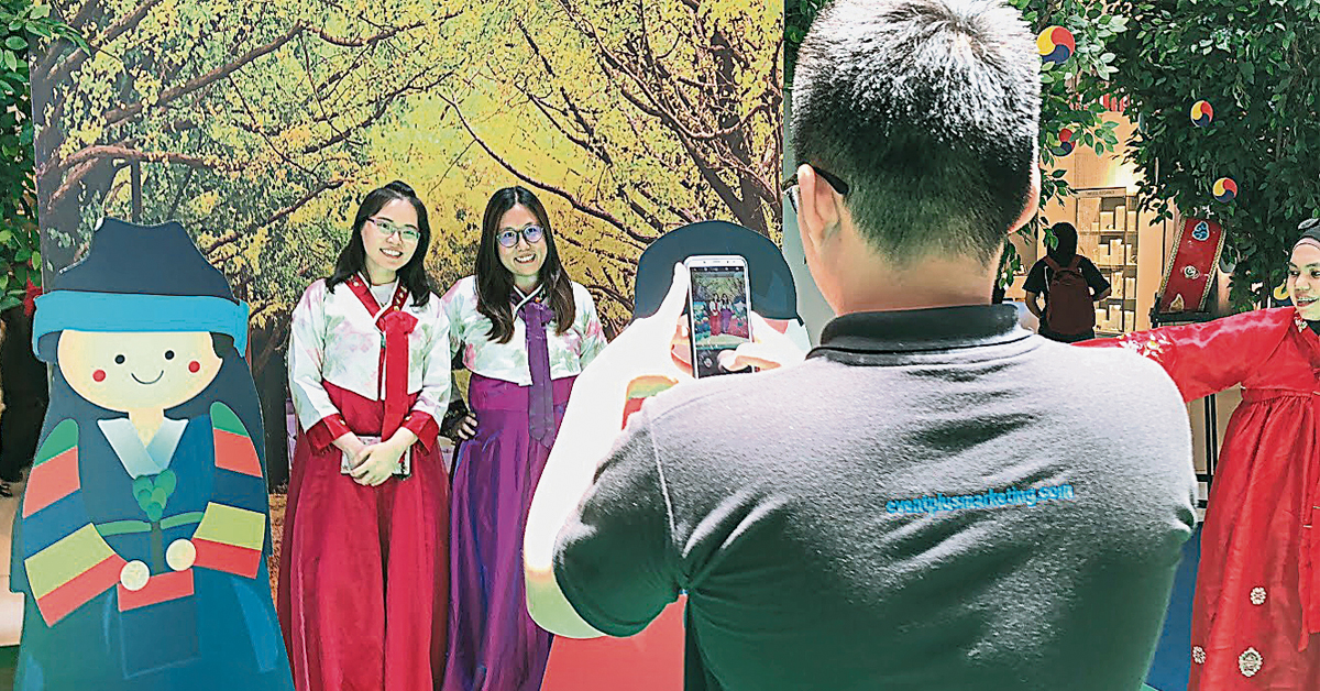 为期6天的韩国嘉年华，除了可品尝韩国美食，还可穿上韩国传统服装拍照留念。