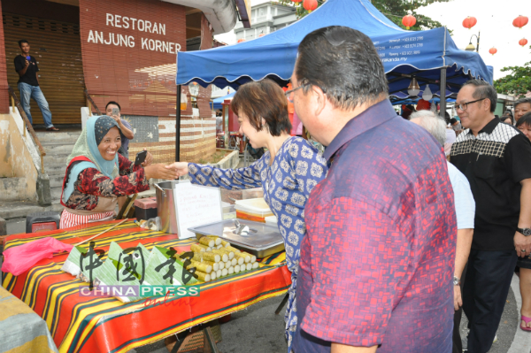 芙蓉文化街新夜市场邀请友族参与，体现各族和谐共处。