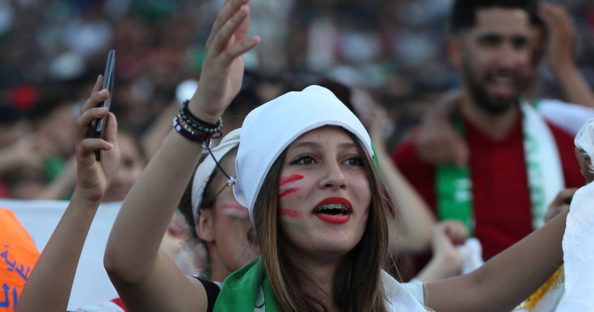 阿尔及利亚球迷期待队伍能笑到最后，登上非洲之巅。（欧新社）