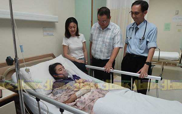 双溪大年16岁女生黄凯妍气喘发作住院，连说话也没力气。