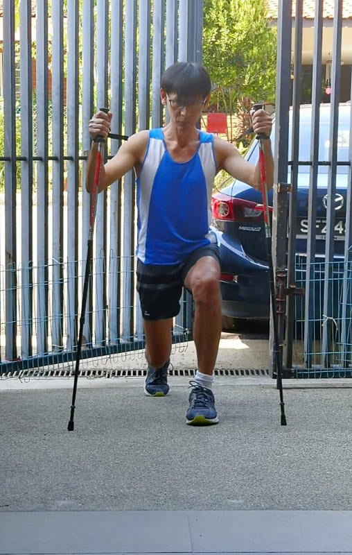 自从决定参加义走，蔡志明就开始拄着拐杖，每隔一天训练自己走三、四公里。
