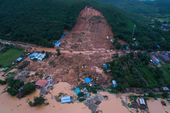 缅甸土石流导致至少13人死亡，3万人必须逃离家园。