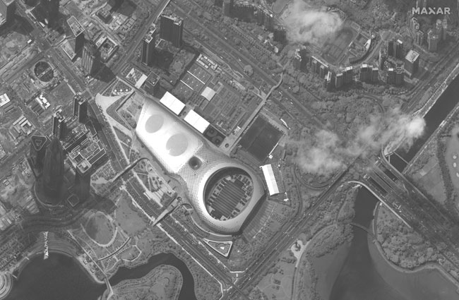 加拿大通讯和卫星科技公司周三发布卫星照片，显示大量武警车周一在深圳一个体育馆内集结。（欧新社）