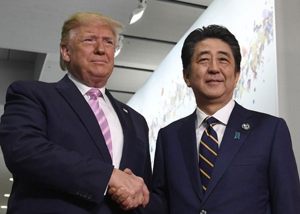 特朗普（左）早前在G20峰会与安倍晋三见面。