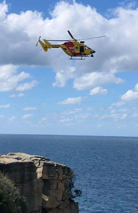 事发后，救难人员人员随即出动直升机，将女子从30公尺深的悬崖中救出，但最终仍不幸死亡。