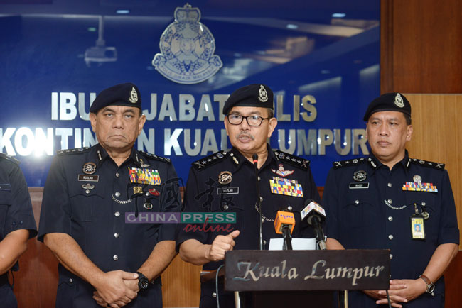 马玆兰（中）指警方不排除将逮捕参与非法集会的公众，左起是吉隆坡副总警长拿督罗斯兰、吉隆坡刑事调查主任鲁斯迪高级助理总监。