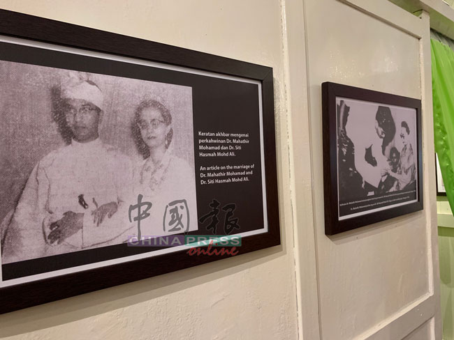 故居内存放着马哈迪旧时的照片，包括马哈迪与夫人敦西蒂哈丝玛结婚时的照片。