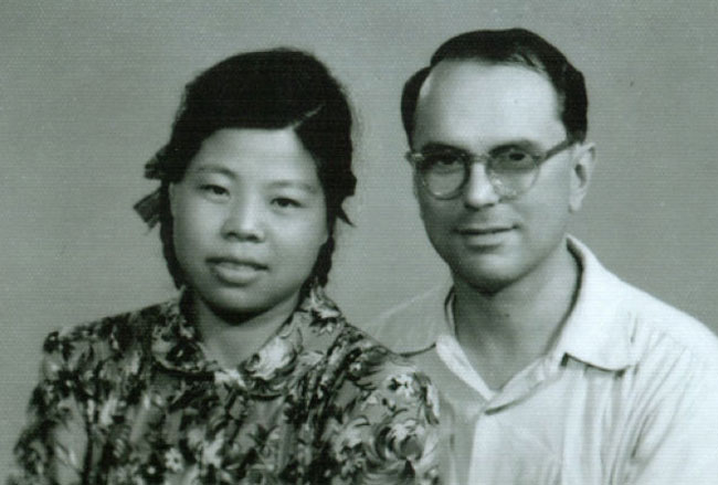 李敦白（右）和王玉琳。
