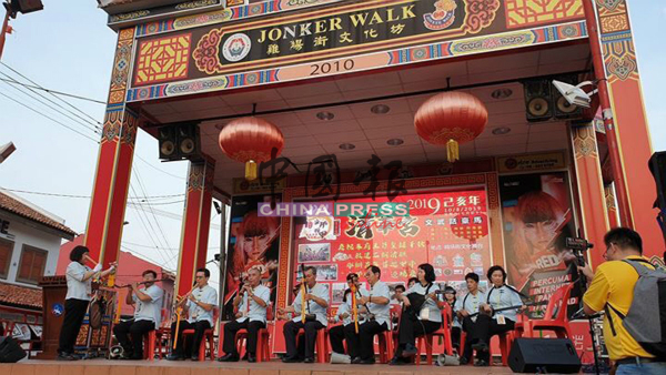 圣和宫圣乐团亲临甲州，让马六甲民众欣赏台湾民乐。 